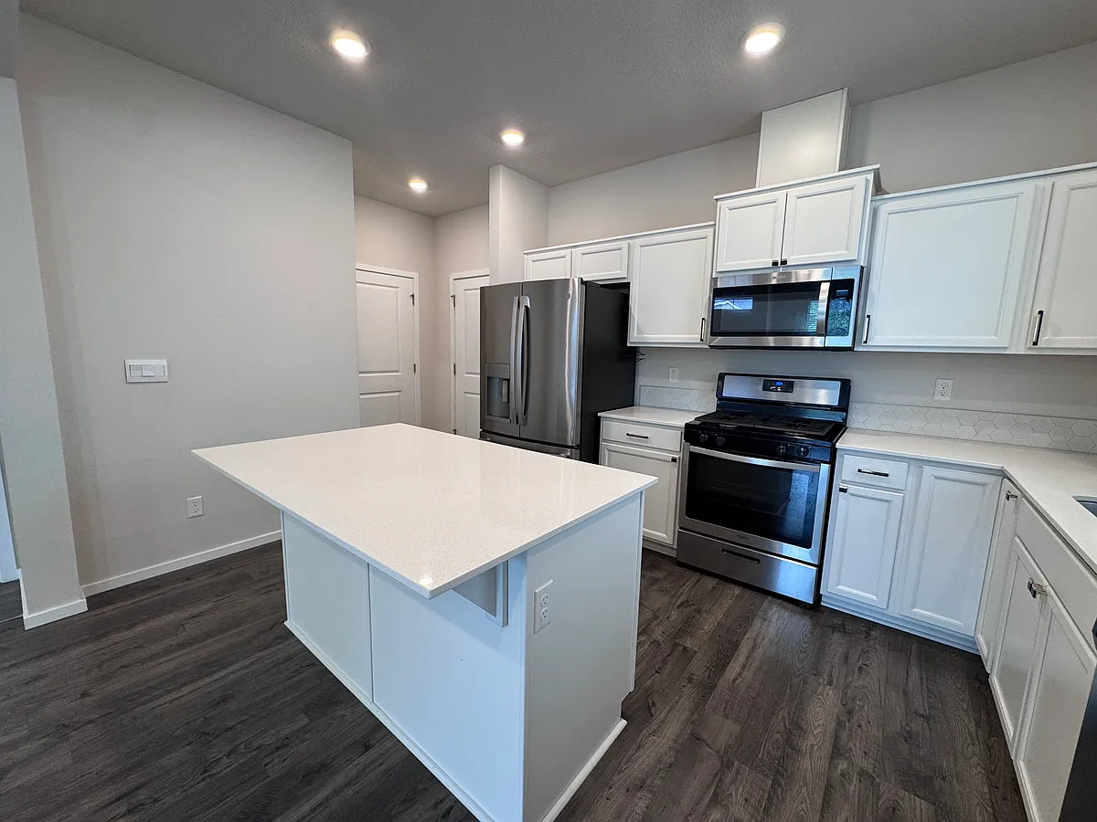 Building Photo - 896 N 18th Ave