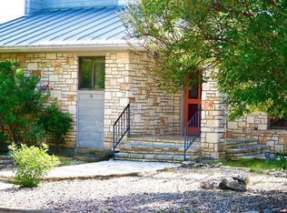 320 Loma Vista Dr, Kerrville, TX 78028