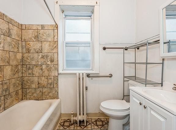 5th image of 6517 N Bosworth Ave APT 2