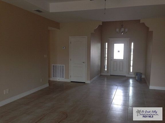 4th image of 810 Windfield Dr
