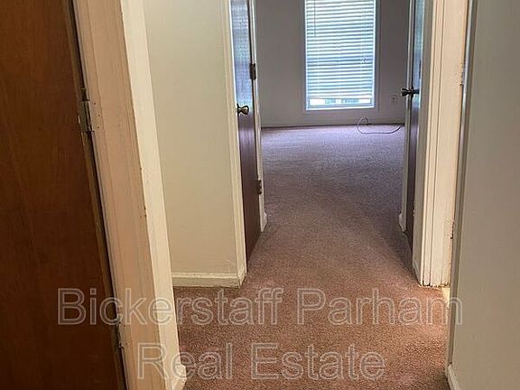 4th image of 935 Pembrook Dr #B