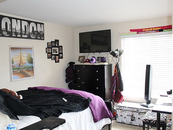 5th image of 5530 Owensmouth Ave APT 310