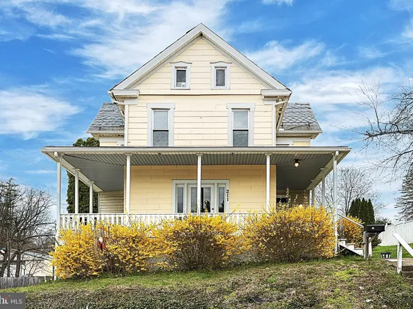 211 S Main St, Yoe, PA 17313