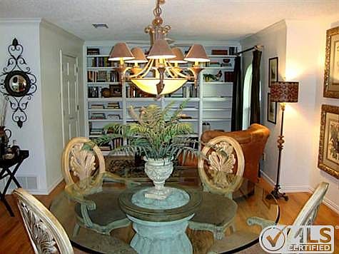 3rd image of 2200 Winewood Ln
