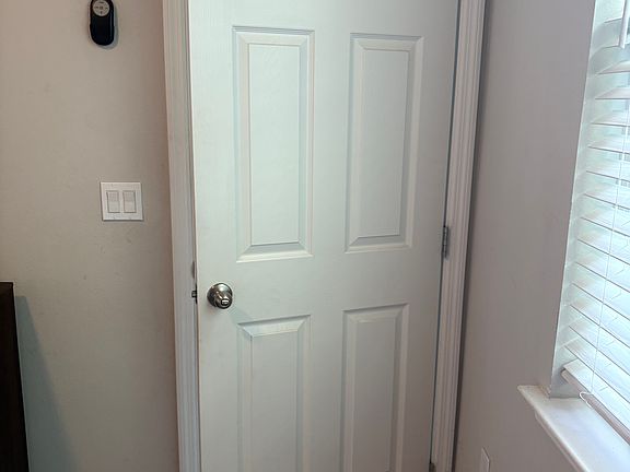 3rd image of 828 Timor Ave