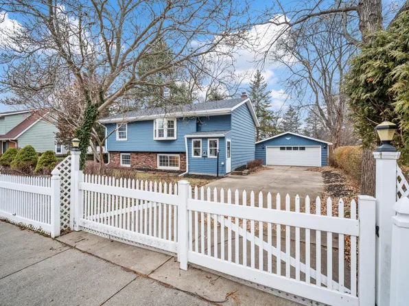 128 Chestnut Ridge DRIVE, Hartland, WI 53029