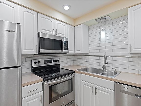 3rd image of 5561 SW Multnomah Blvd
