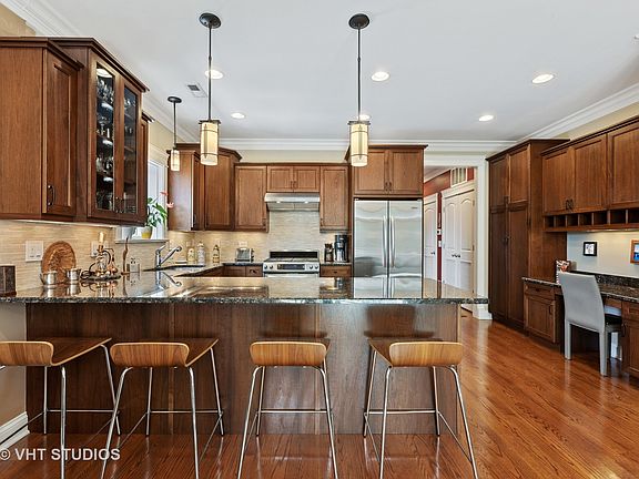 5th image of 5014 N Kenmore Ave APT 3S