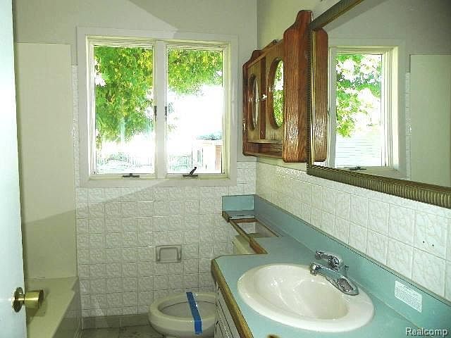 2nd image of 32718 Avondale St