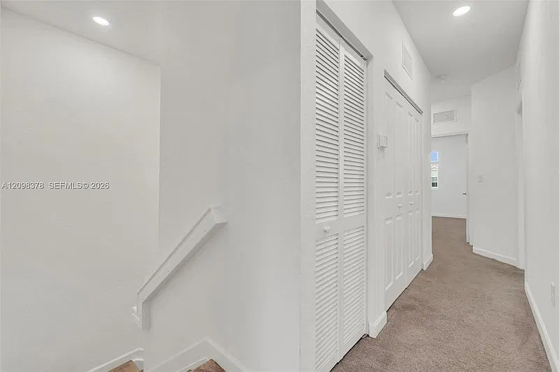 3 bed, 2.5 bath, 1827 sqft, $2,700 — Photo 3