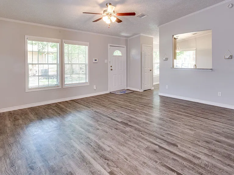 Waterstone Place Apartments — Photo 9