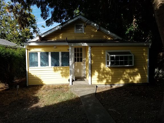 2nd image of 207 Mariposa Ave