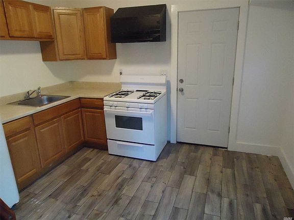 3rd image of 46 Oakland Dr N