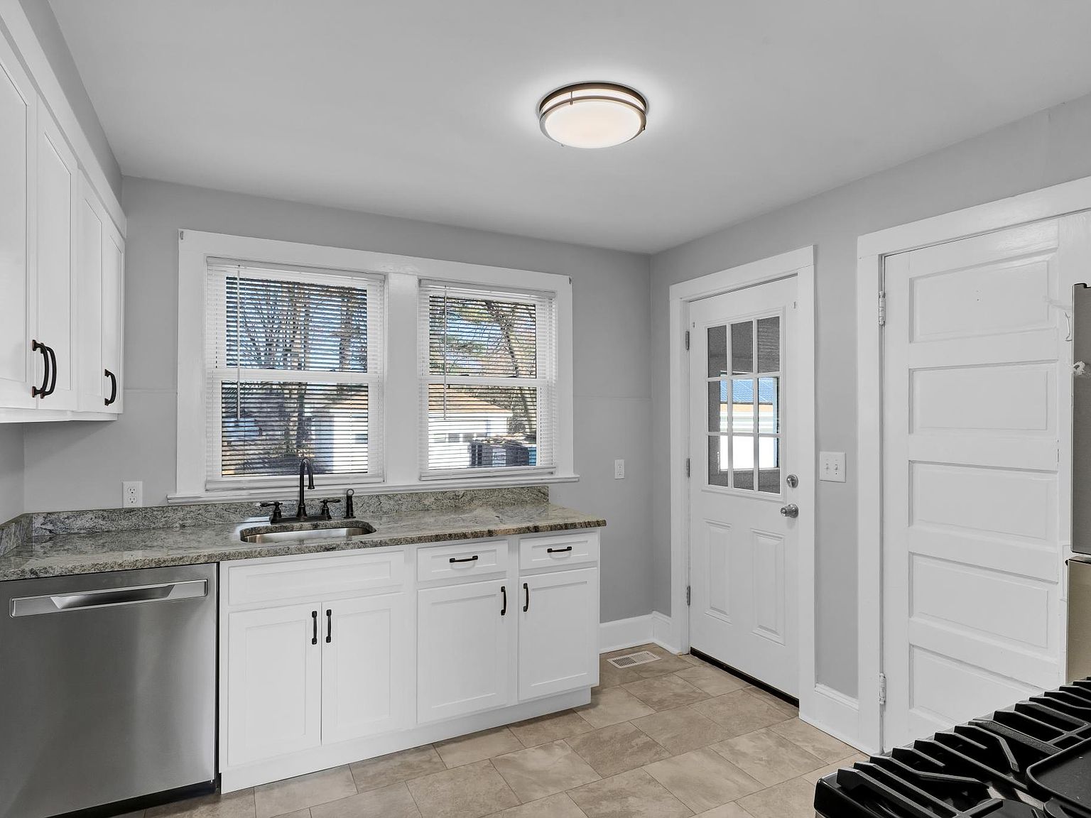 79 E Broad St, Plainville, CT 06062 Zillow