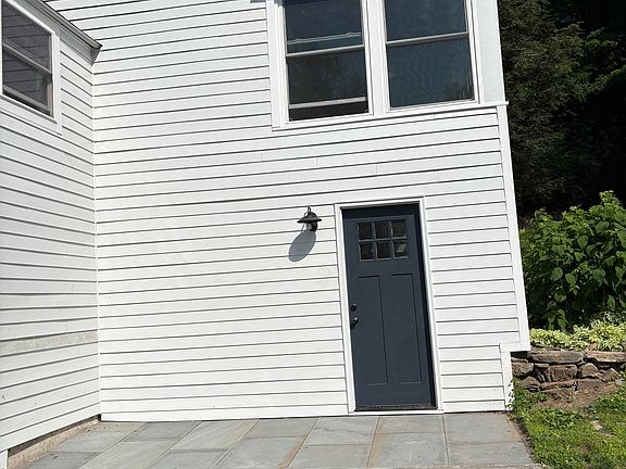 2nd image of 36 E Shore Rd #C