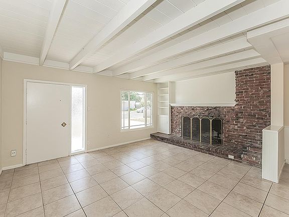 5th image of 208 W Hampton Way