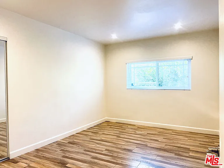 926 N Pass Ave — Photo 20