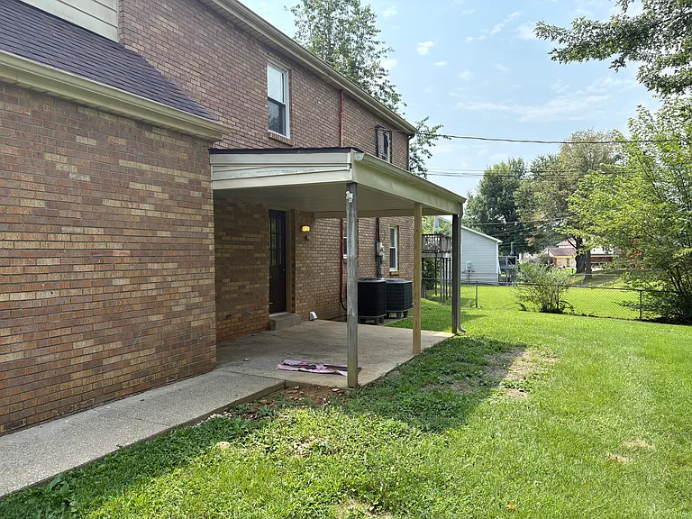 326 Madison Dr — Photo 6