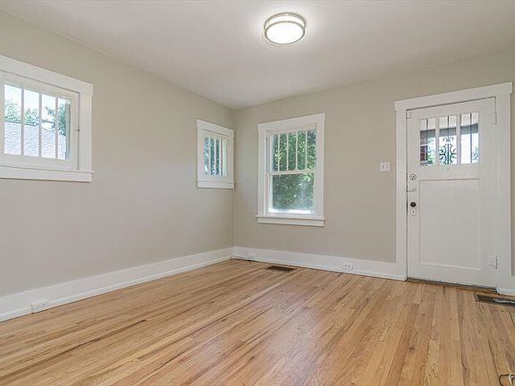 3rd image of 2127 S Corona St