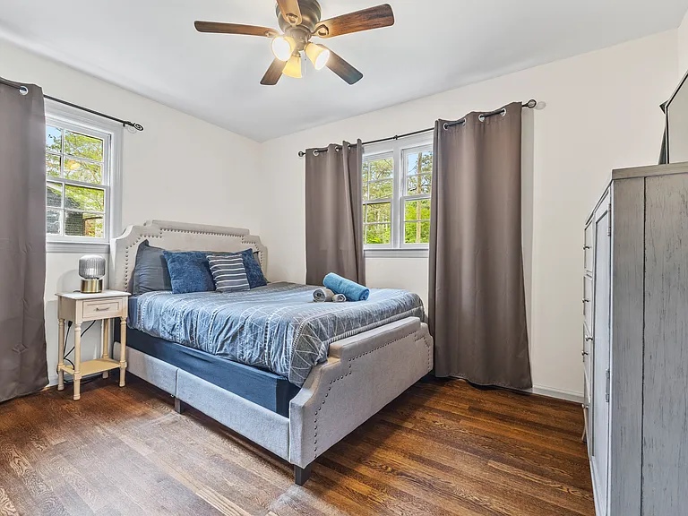 2523 Ben Hill Rd — Photo 3
