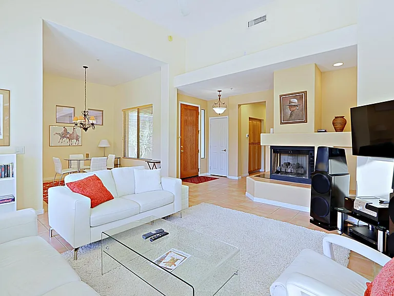 6803 E Eagle Feather Rd — Photo 5