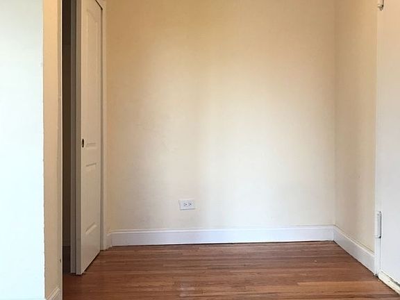 3rd image of 18914 Crocheron Ave APT 612