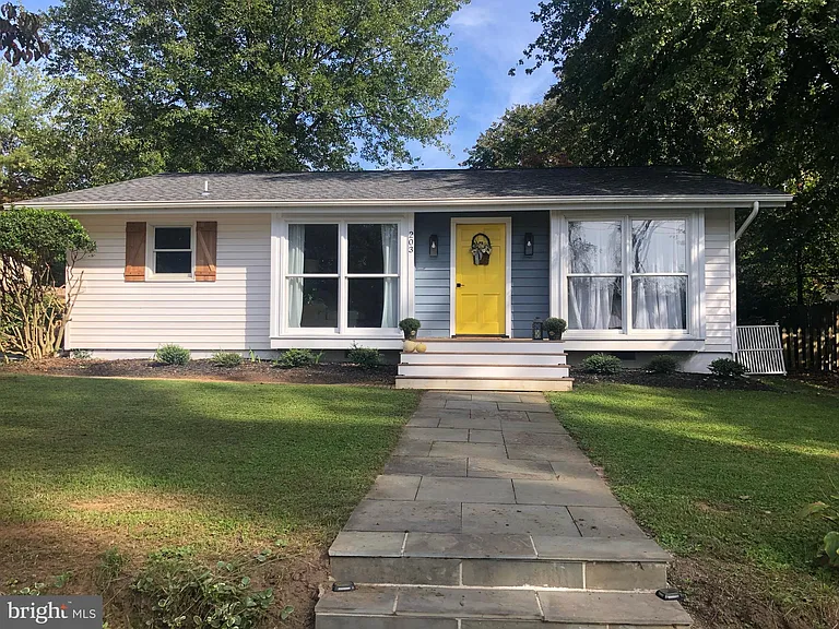 203 Maple St — Photo 1