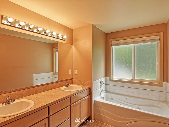 5th image of 21828 54th Place NE