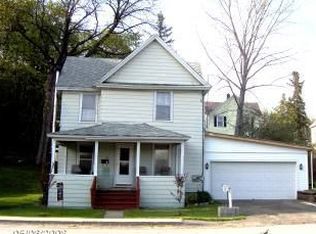 16 1st Ln, Port Henry, NY 12974