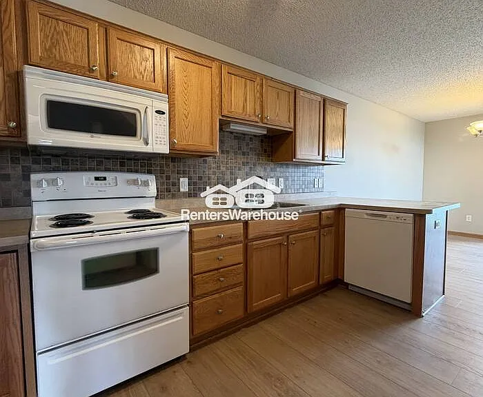 2489 Yellowstone Dr — Photo 3
