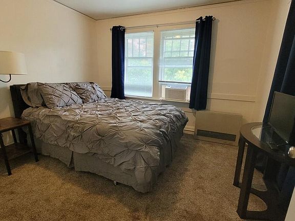 4th image of 108 12th St N #106
