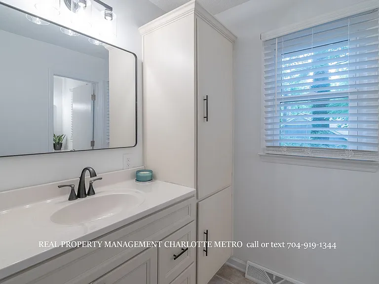 1059 Woodlake Ln — Photo 39