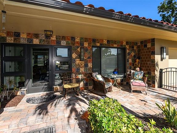 4th image of 532 N Spoonbill Dr