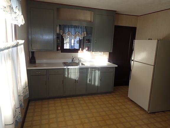 2nd image of 1116 Celia St