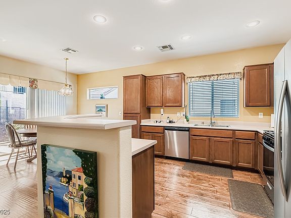 5th image of 2312 Desert Fox Dr