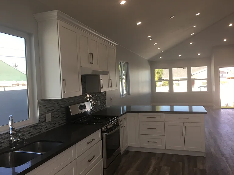 6733 1/2 Kraft Ave — Photo 8