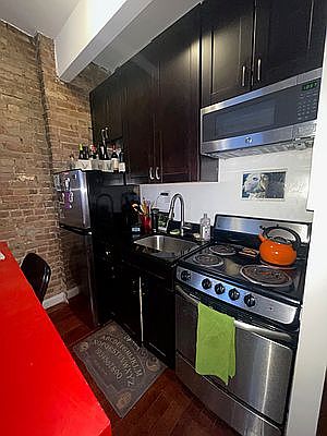 4th image of 107 Thompson St APT 2D