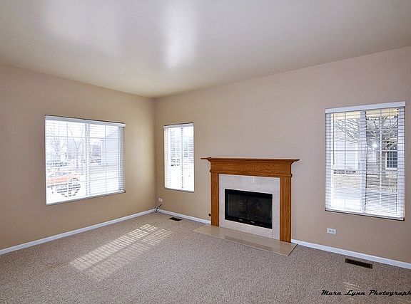 3rd image of 302 Windsor Ct Unit A
