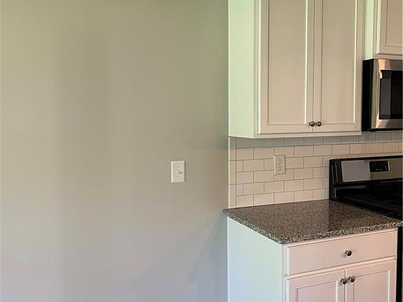 3rd image of 3713 Acorn Dr #31