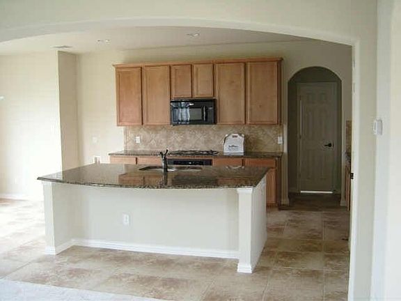 2nd image of 933 Meadowlark Ln