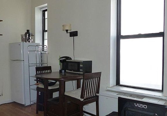 4th image of 2020 Broadway APT 3F