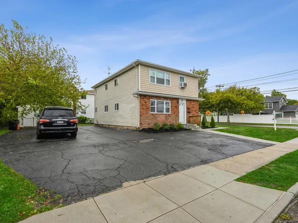 88 Ralph Ave, Babylon, NY 11702