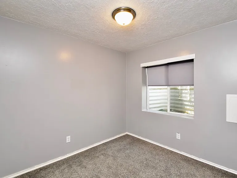 1555 Wynview Ln — Photo 27