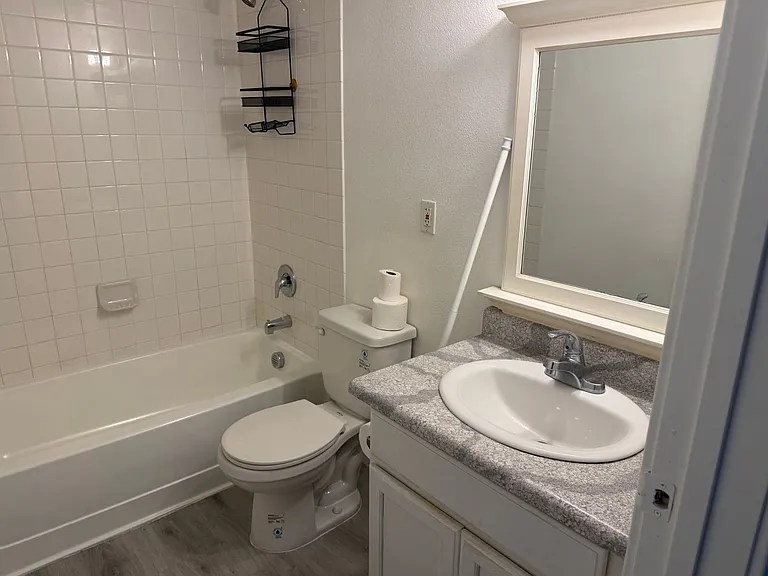 605 S Royal Crest Cir #19 — Photo 6