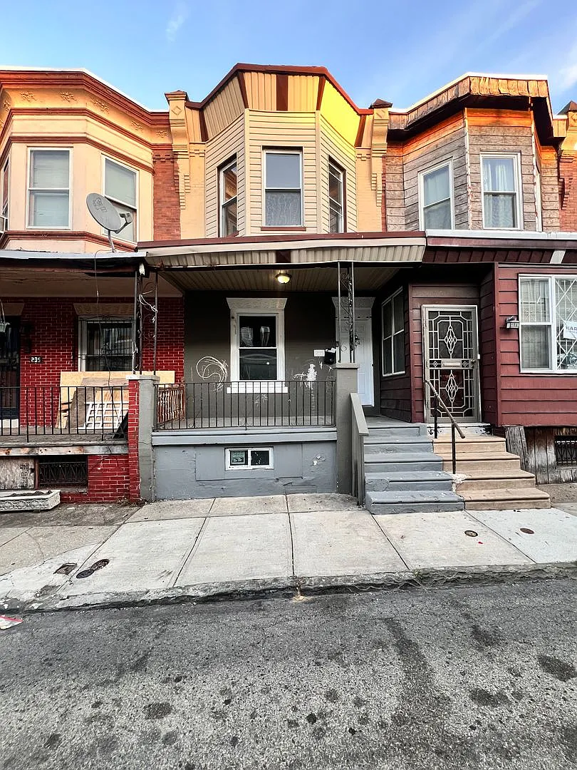 Updated 3 Bedroom 1.5 Bath Townhome w/ Paved Yard + Washer & Dryer — Photo 3