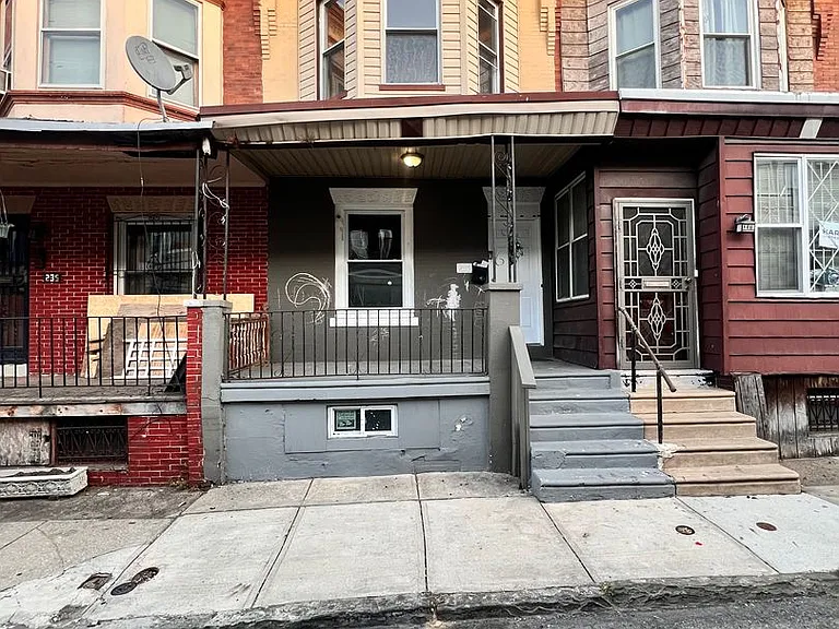233 N Ramsey St — Photo 3
