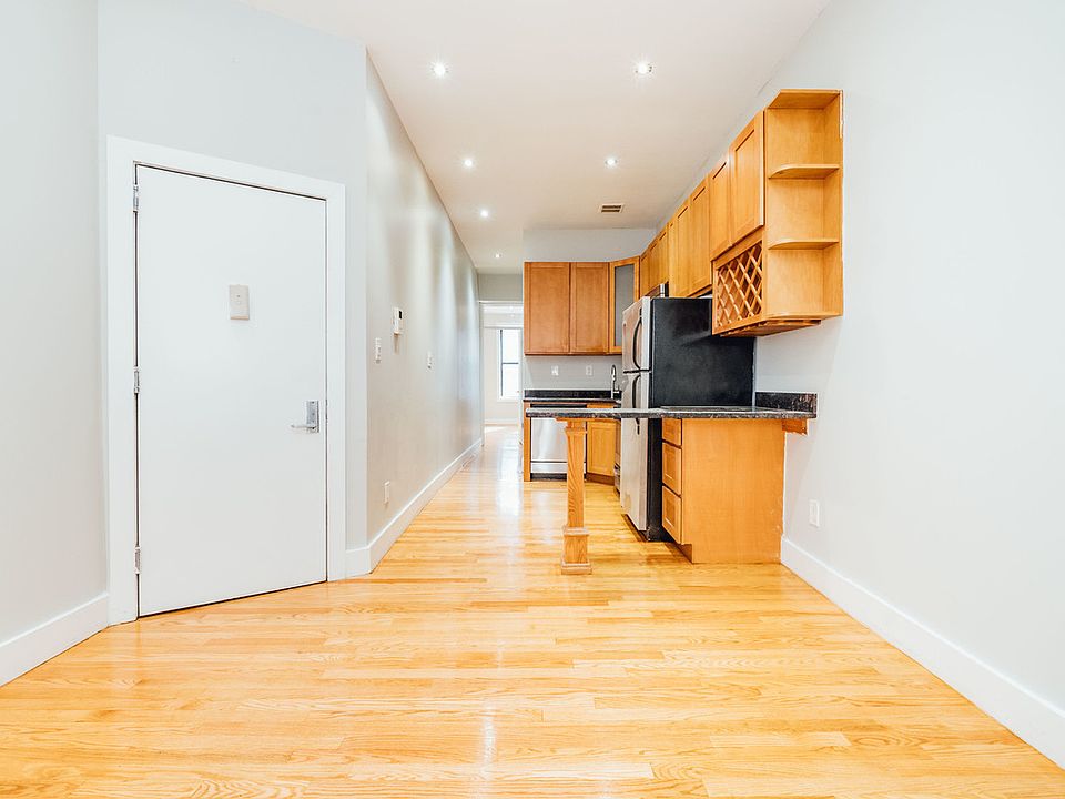 1st image of 215 Maujer St #3A