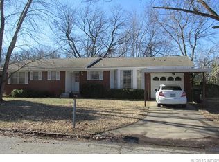 1209 N Cherokee Ave, Claremore, OK 74017