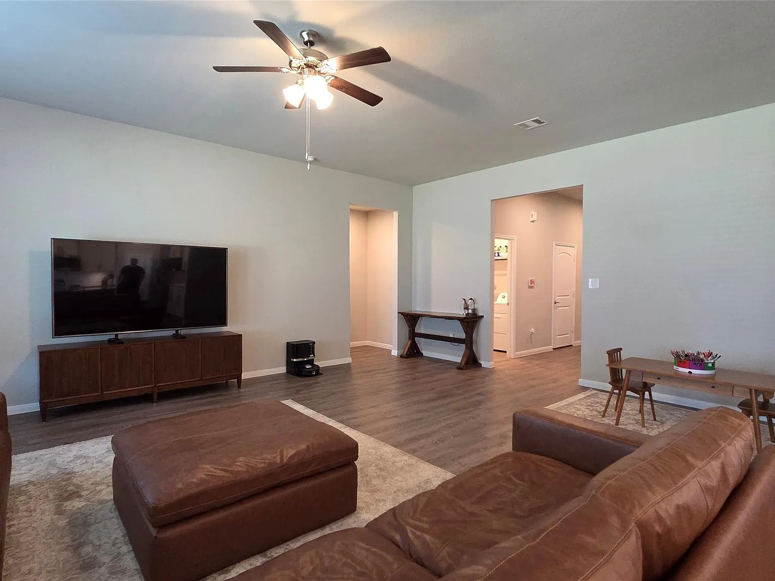 4 bed, 2.0 bath, 2634 sqft, $3,050 — Photo 4