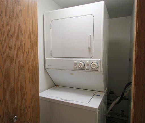 4th image of 536 Lawrence Ave #10